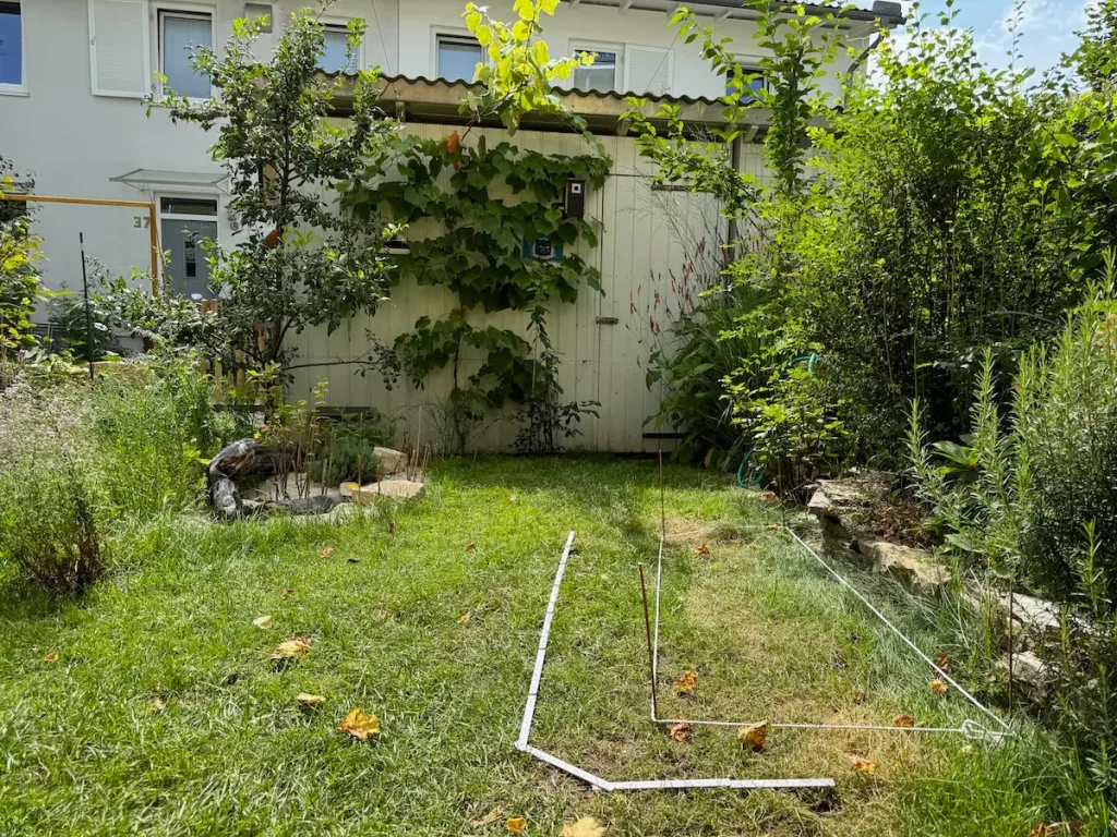 Bodenmarkeirung im Garten für ein Sandarium