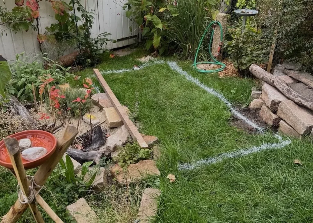 Bodenmakierung für Mini-Teich auf der Wiese