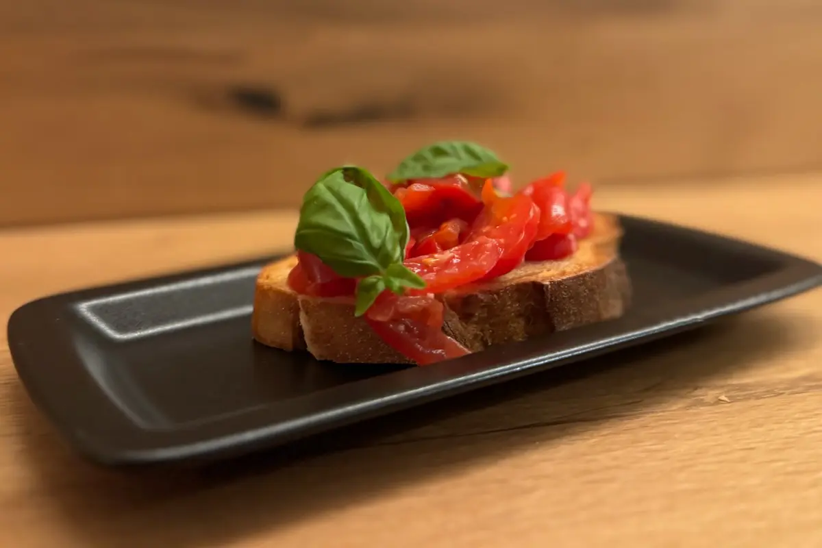 Bruschetta mit Tomaten und Knoblauch – So gelingt der mediterrane Klassiker